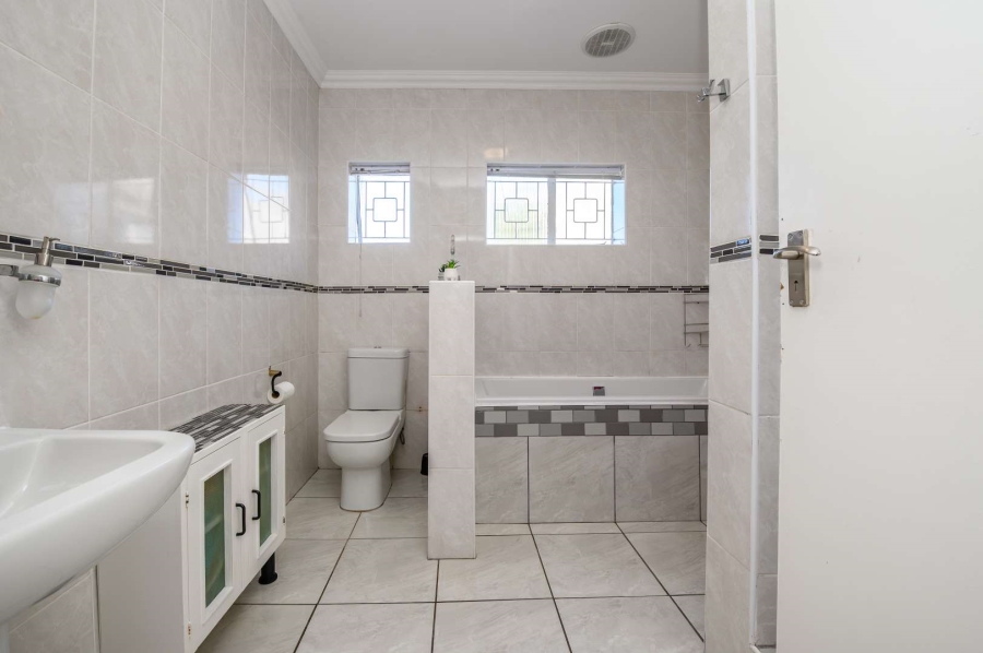 6 Bedroom Property for Sale in Lorraine Eastern Cape